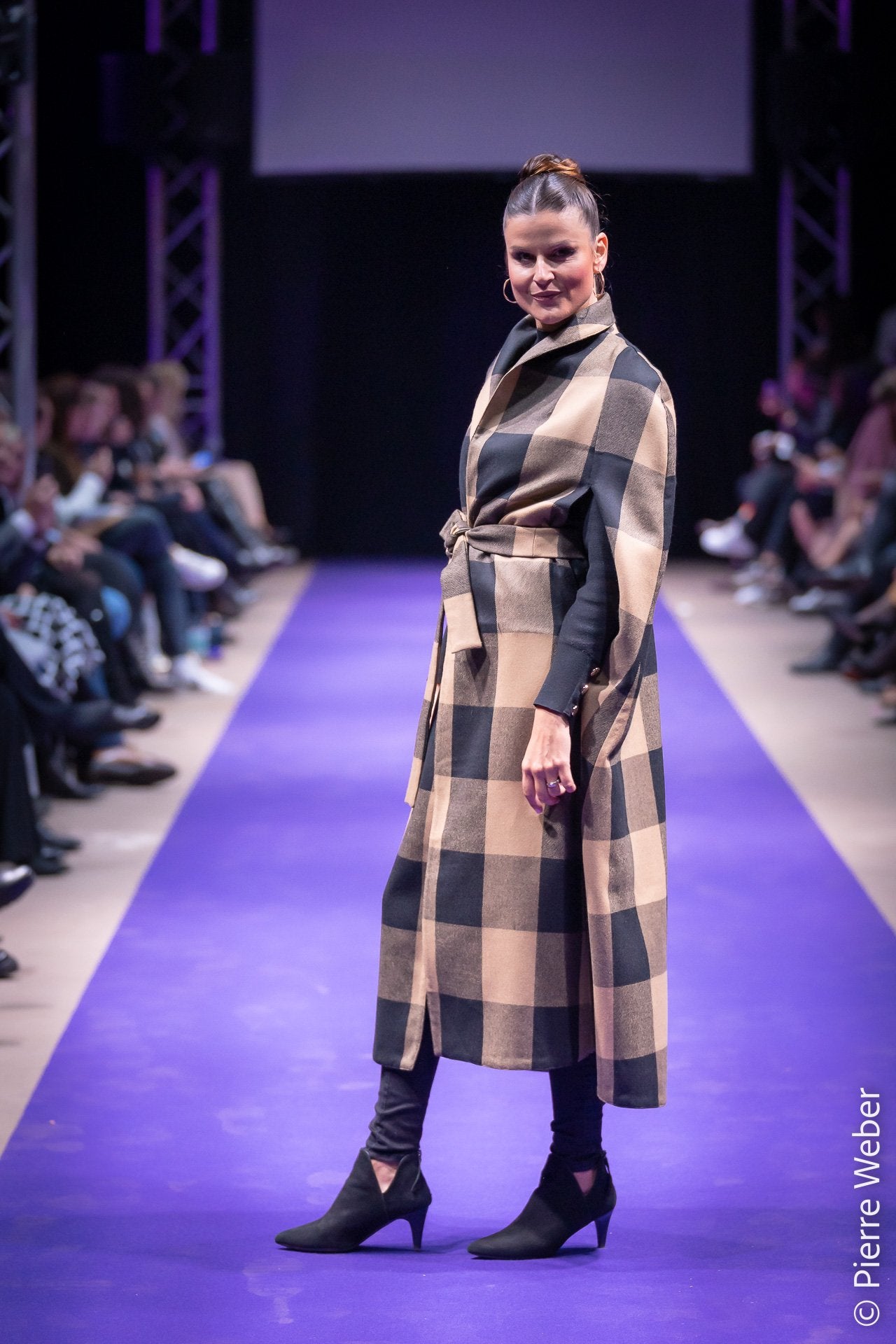 Beige and Black check-pattern belted cape