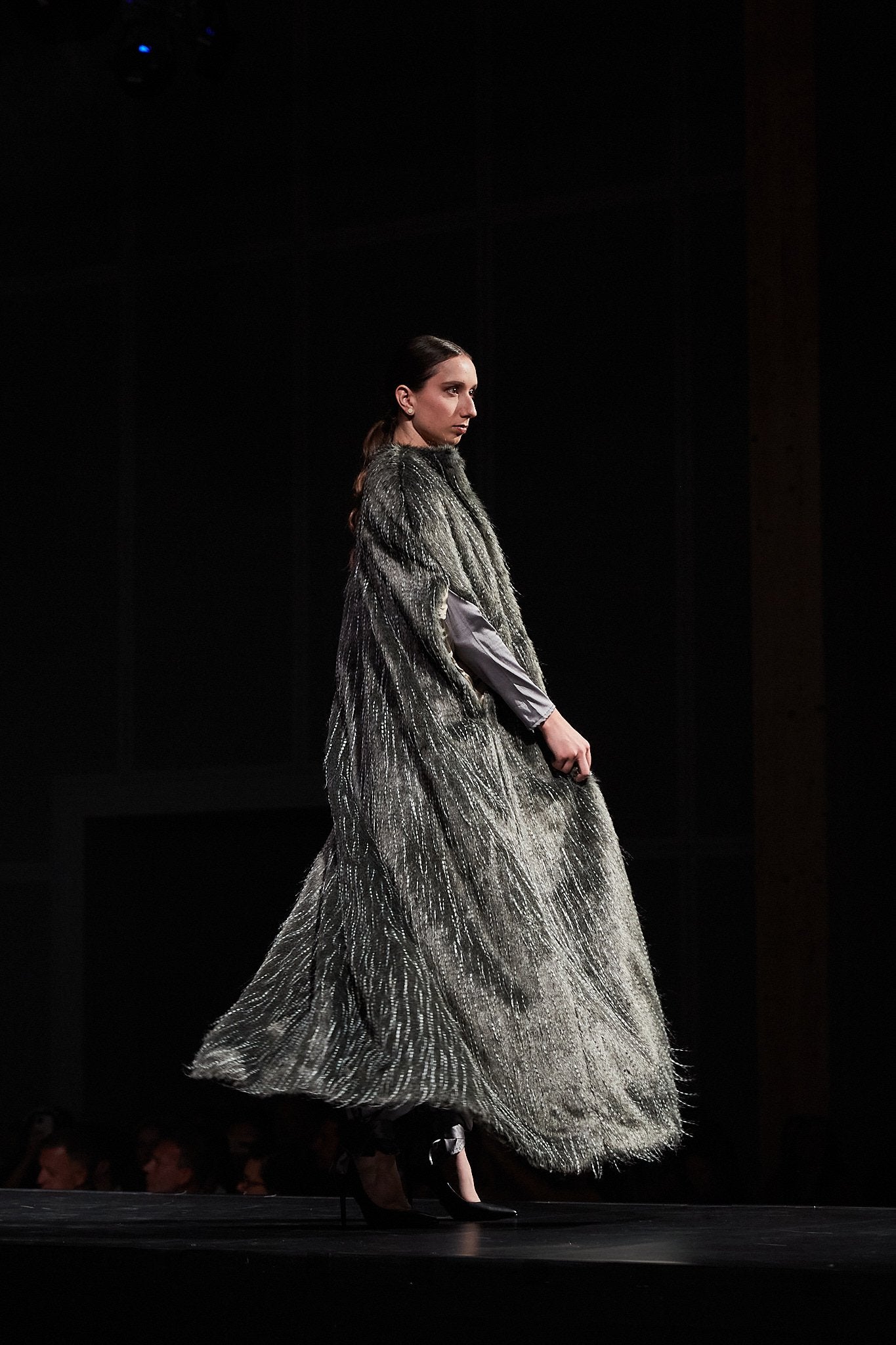 PORTIA faux fur cape