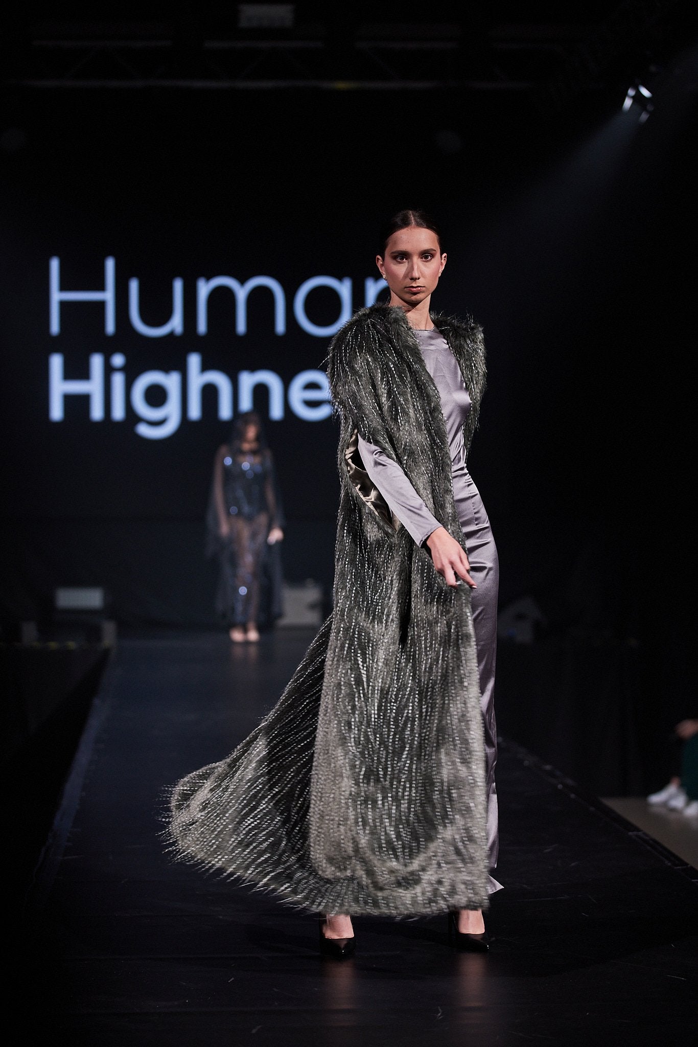 PORTIA faux fur cape