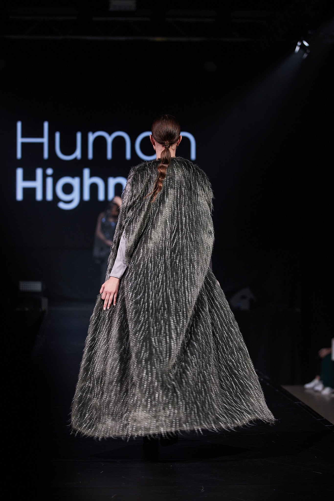 PORTIA faux fur cape